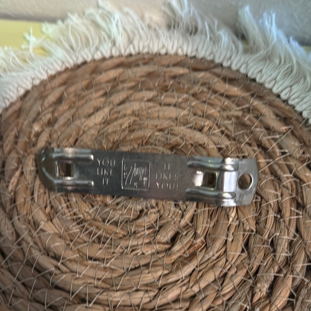 VTG  7UP bottoms opener